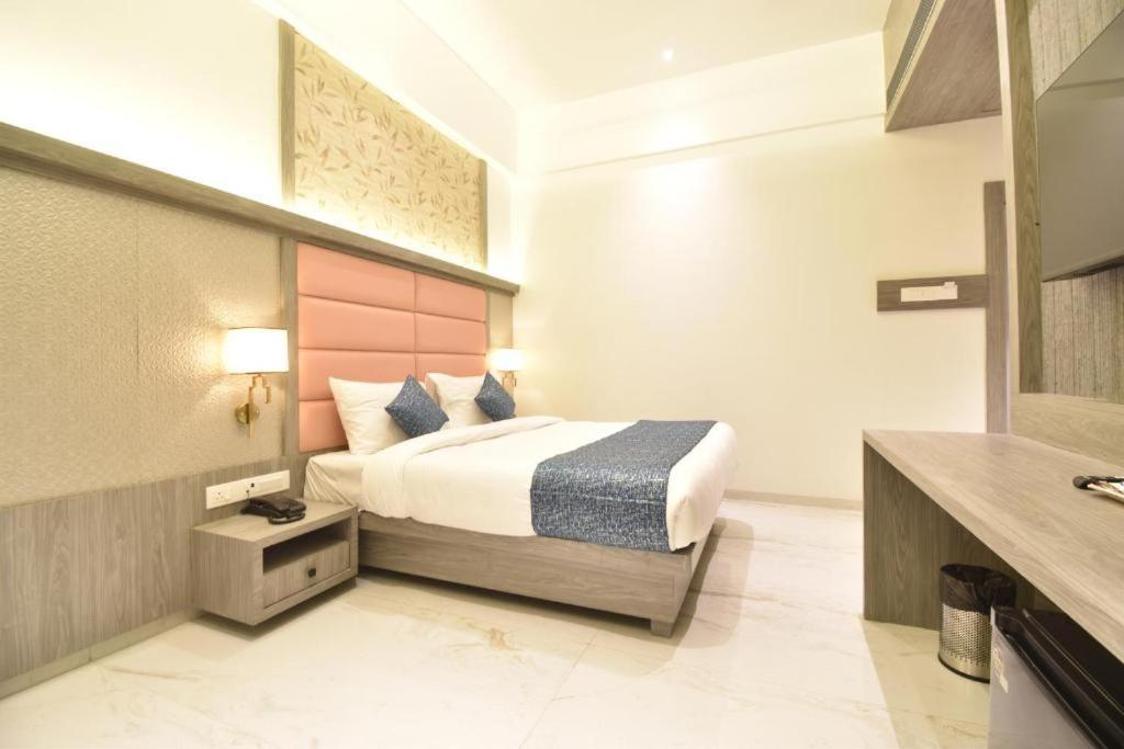 Glitz Hotels La Dahlia - Premium Thane Esterno foto