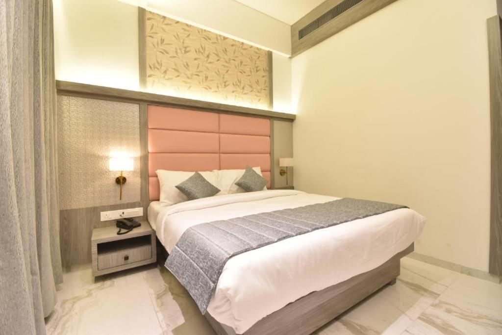 Glitz Hotels La Dahlia - Premium Thane Esterno foto