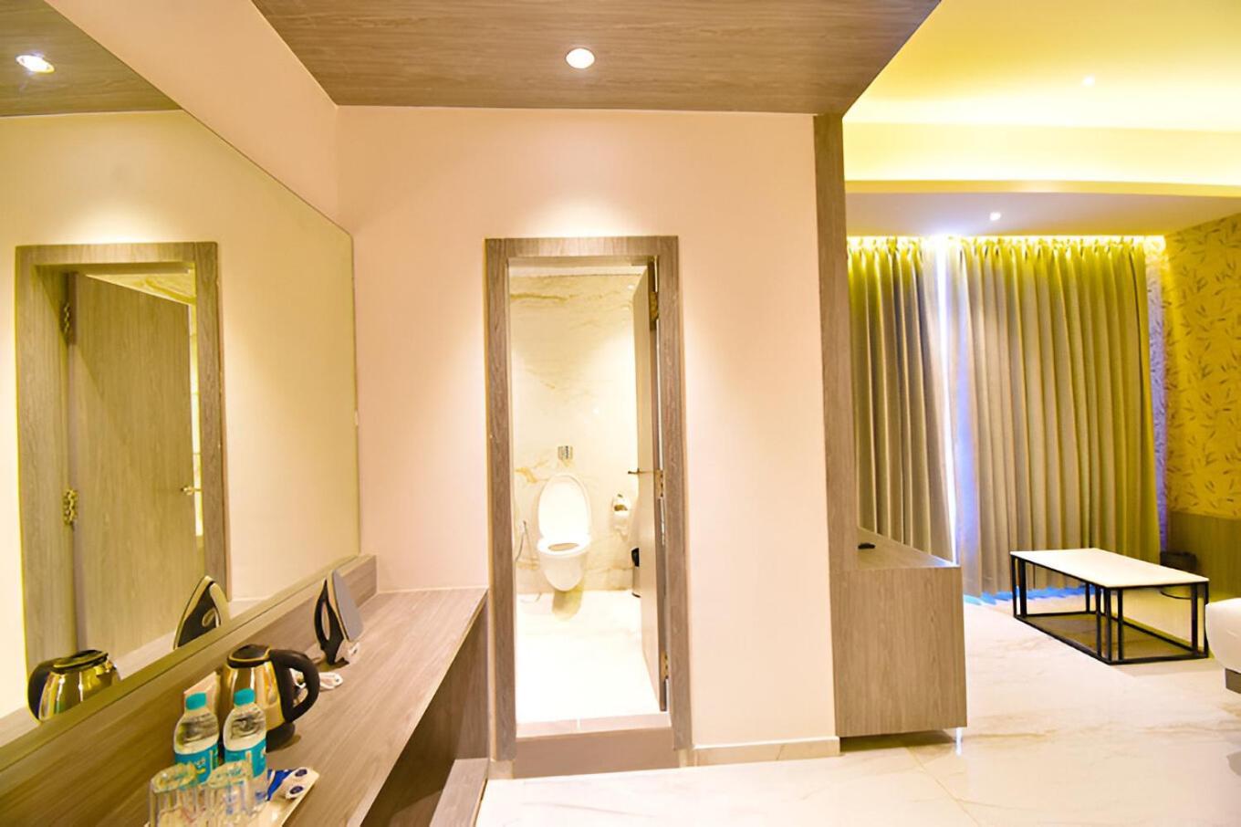 Glitz Hotels La Dahlia - Premium Thane Esterno foto