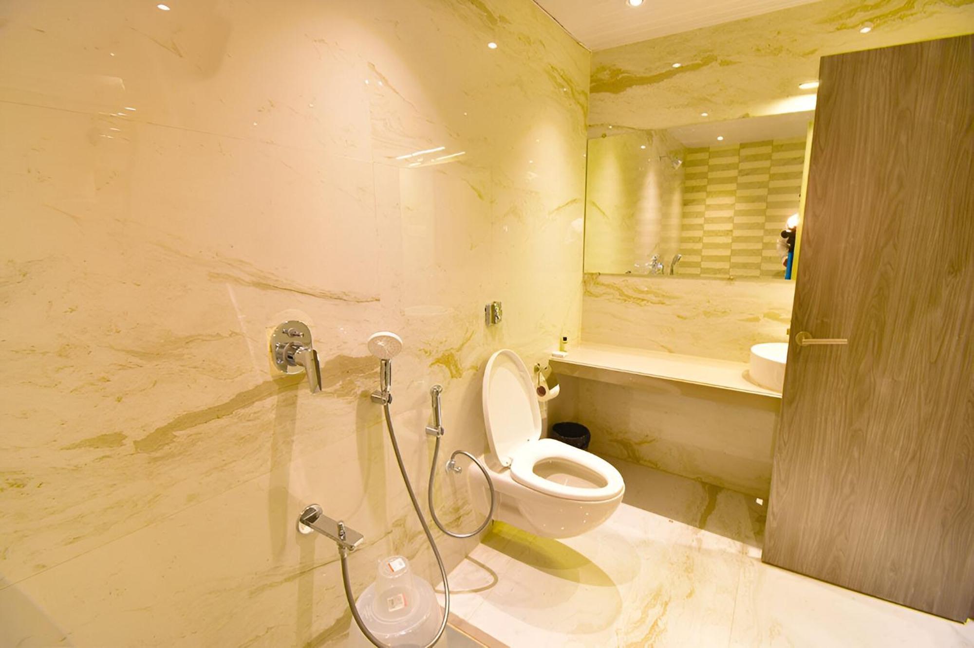 Glitz Hotels La Dahlia - Premium Thane Esterno foto