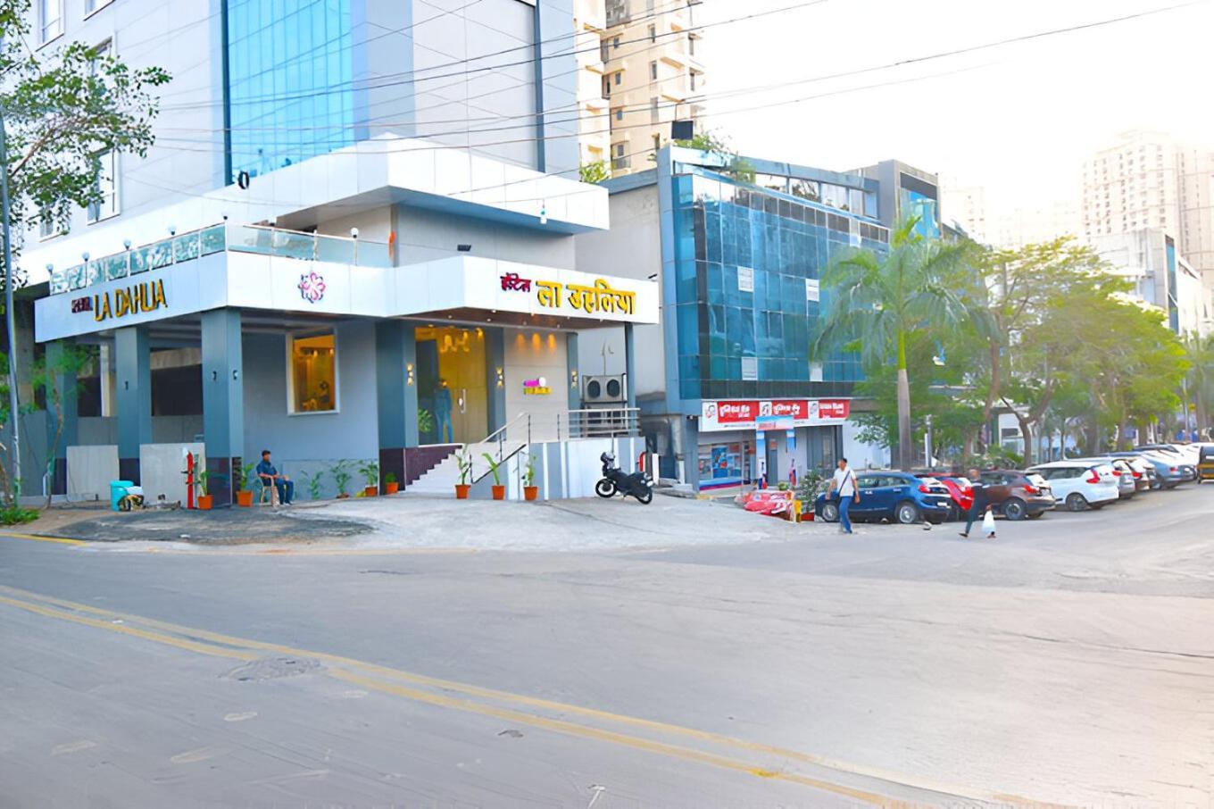 Glitz Hotels La Dahlia - Premium Thane Esterno foto