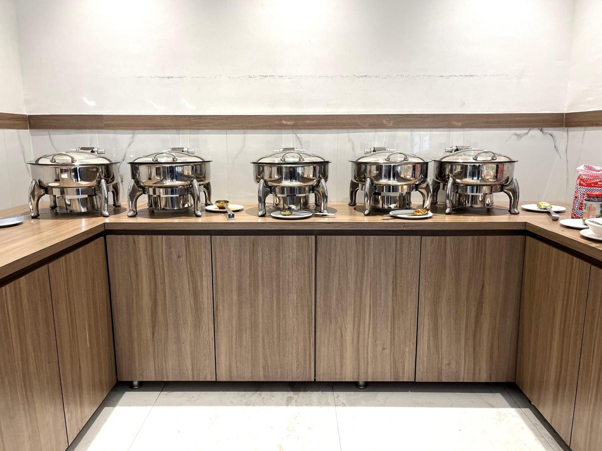 Glitz Hotels La Dahlia - Premium Thane Esterno foto
